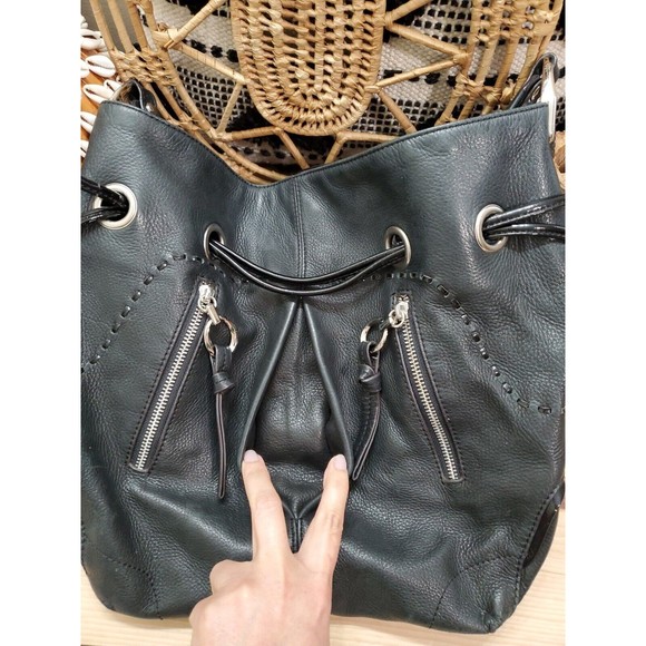 B. Makowsky Designer Black Large Soft Leather Shoulder Handbag Purse Drawstring - Picture 5 of 16
